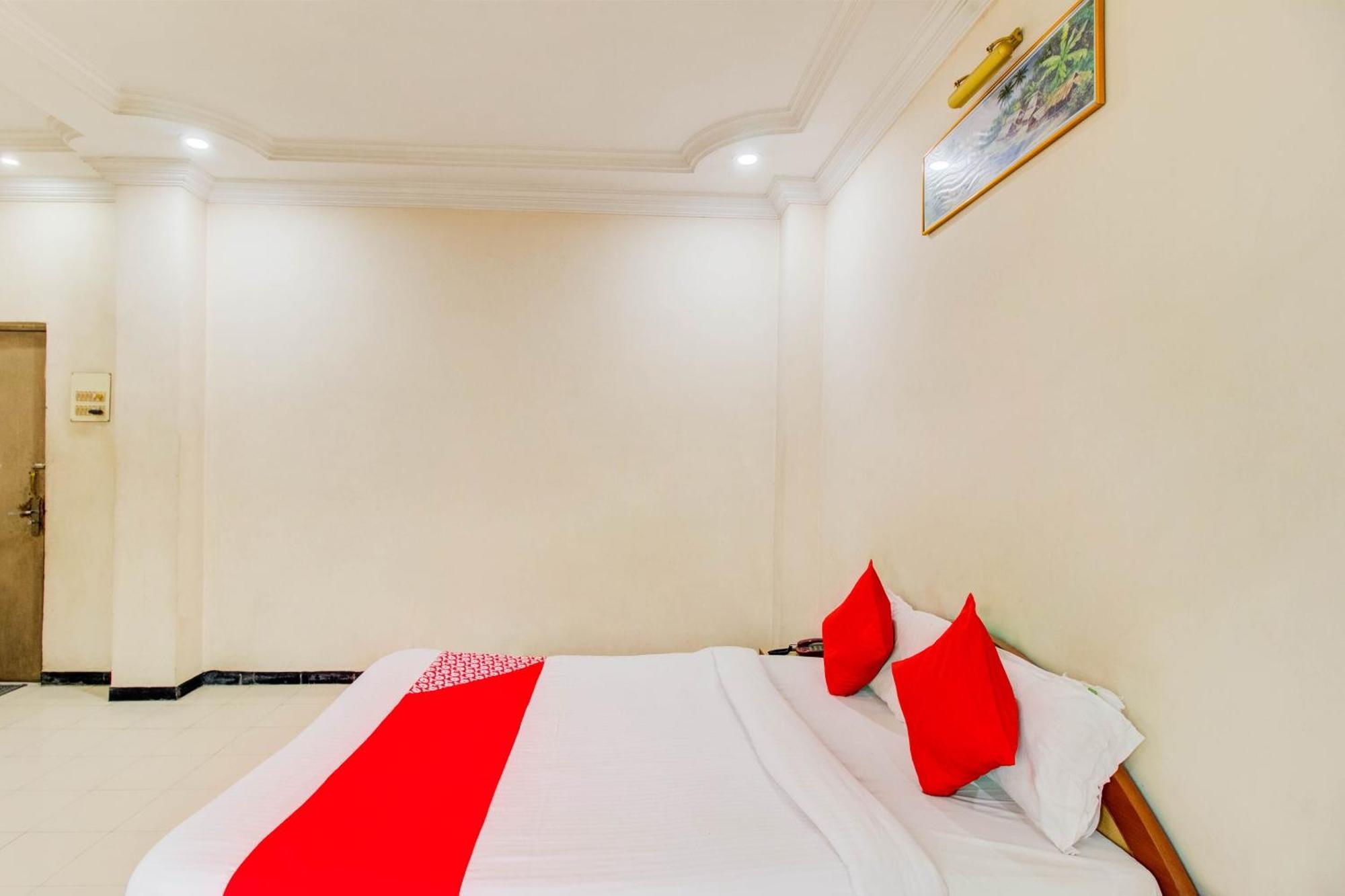 OYO 76714 Hotel Sri Jai Palace Nashik Exterior foto