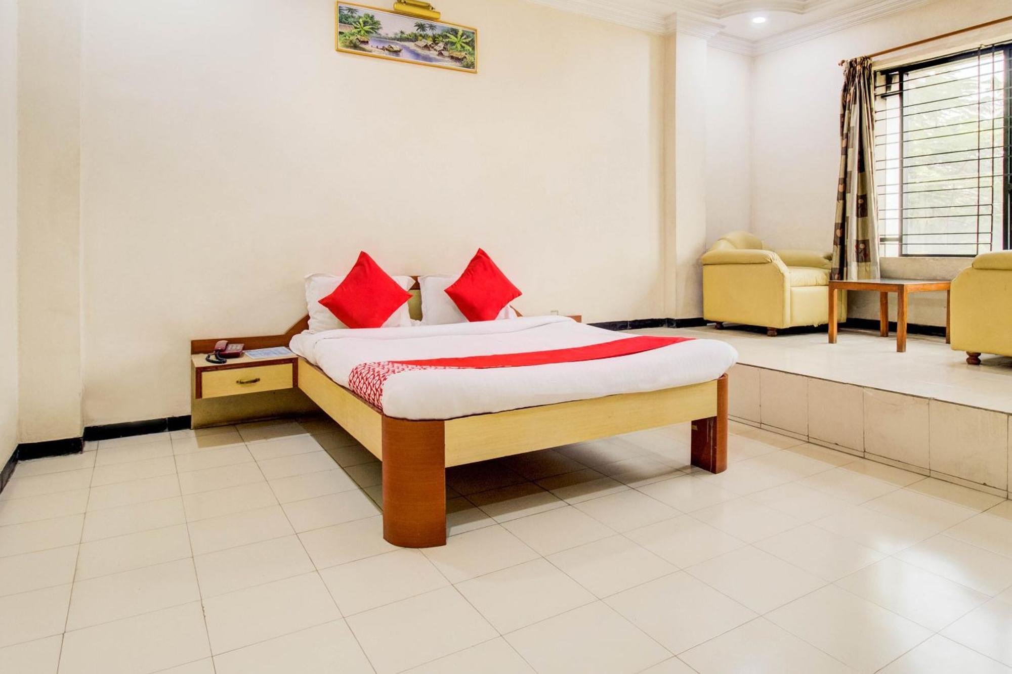 OYO 76714 Hotel Sri Jai Palace Nashik Exterior foto