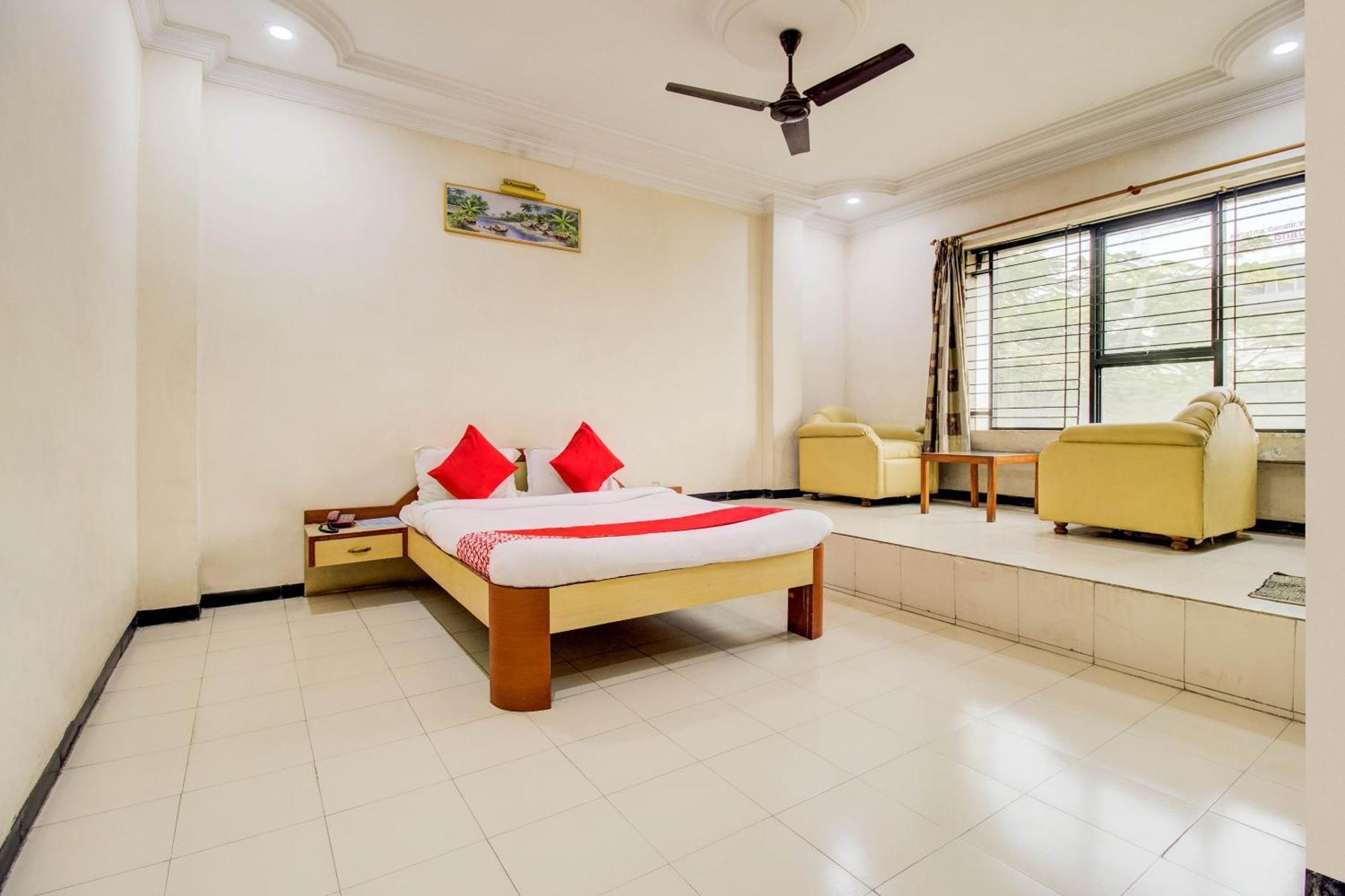 OYO 76714 Hotel Sri Jai Palace Nashik Exterior foto